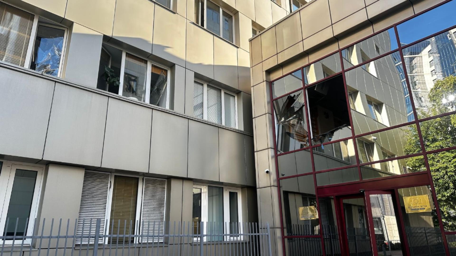 Clădirea ambasadei UE la Kiev, lovită de un atac rusesc devastator. Moscova, acuzată că a vizat deliberat diplomații/ X