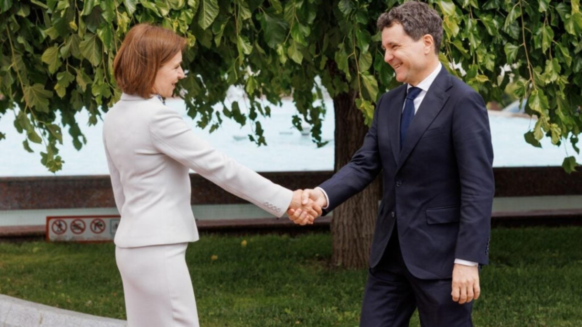 Nicușor Dan a fost primit de Maia Sandu de Ziua Limbii Române: și-a întrerupt vacanța pentru a sărbători în Moldova