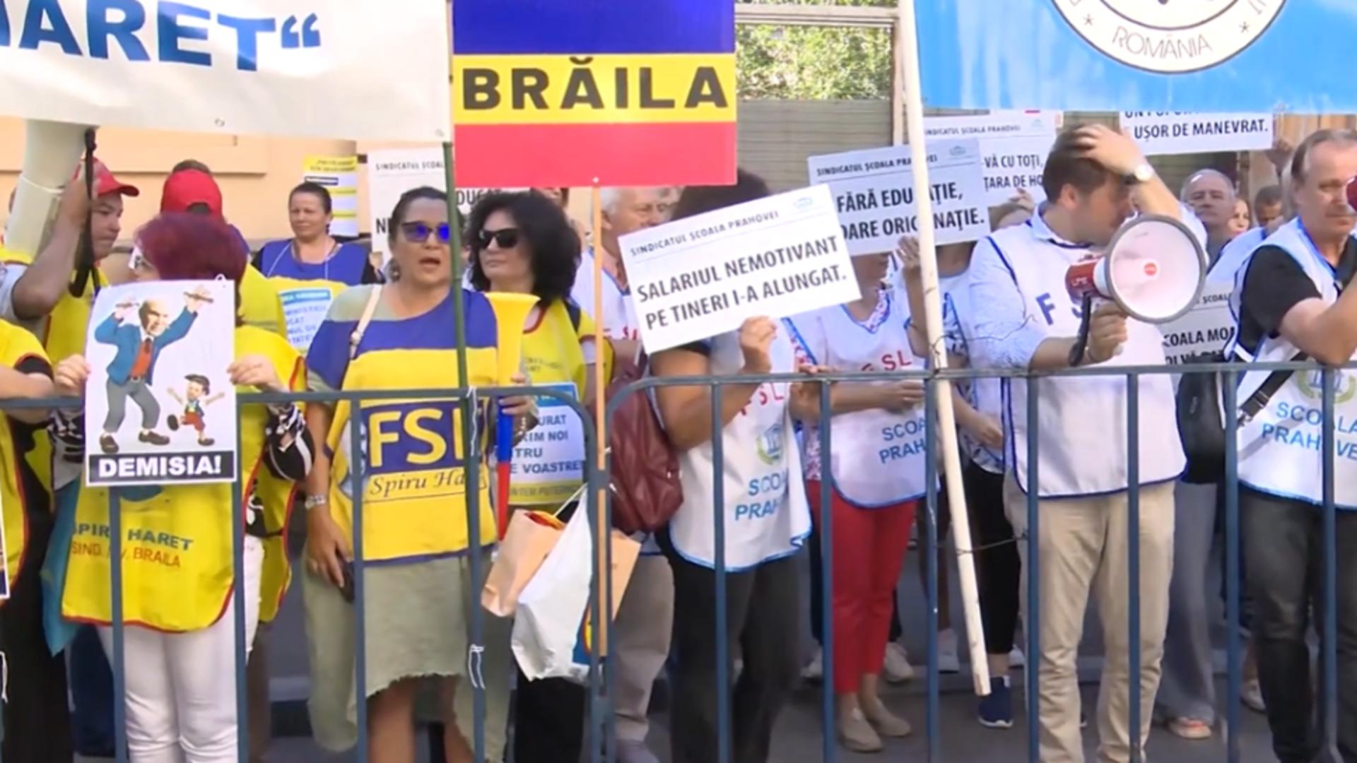 Profesorii rămân în stradă: începutul de an școlar, în continuare sub semnul întrebării/ Captur[ video