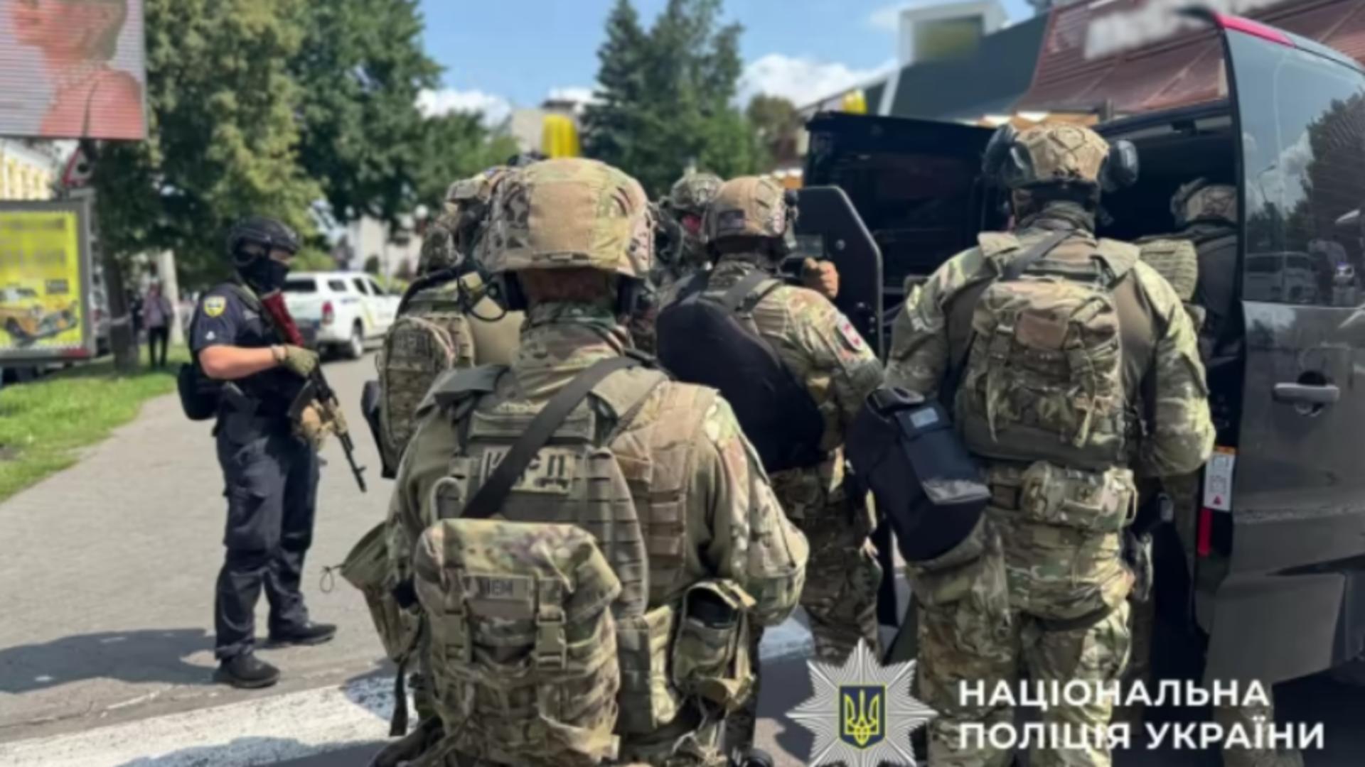 McDonald’s din Ucraina, scena unui atac armat: atacatorul s-a refugiat în toaletă. Momente de groază/ Captură foto