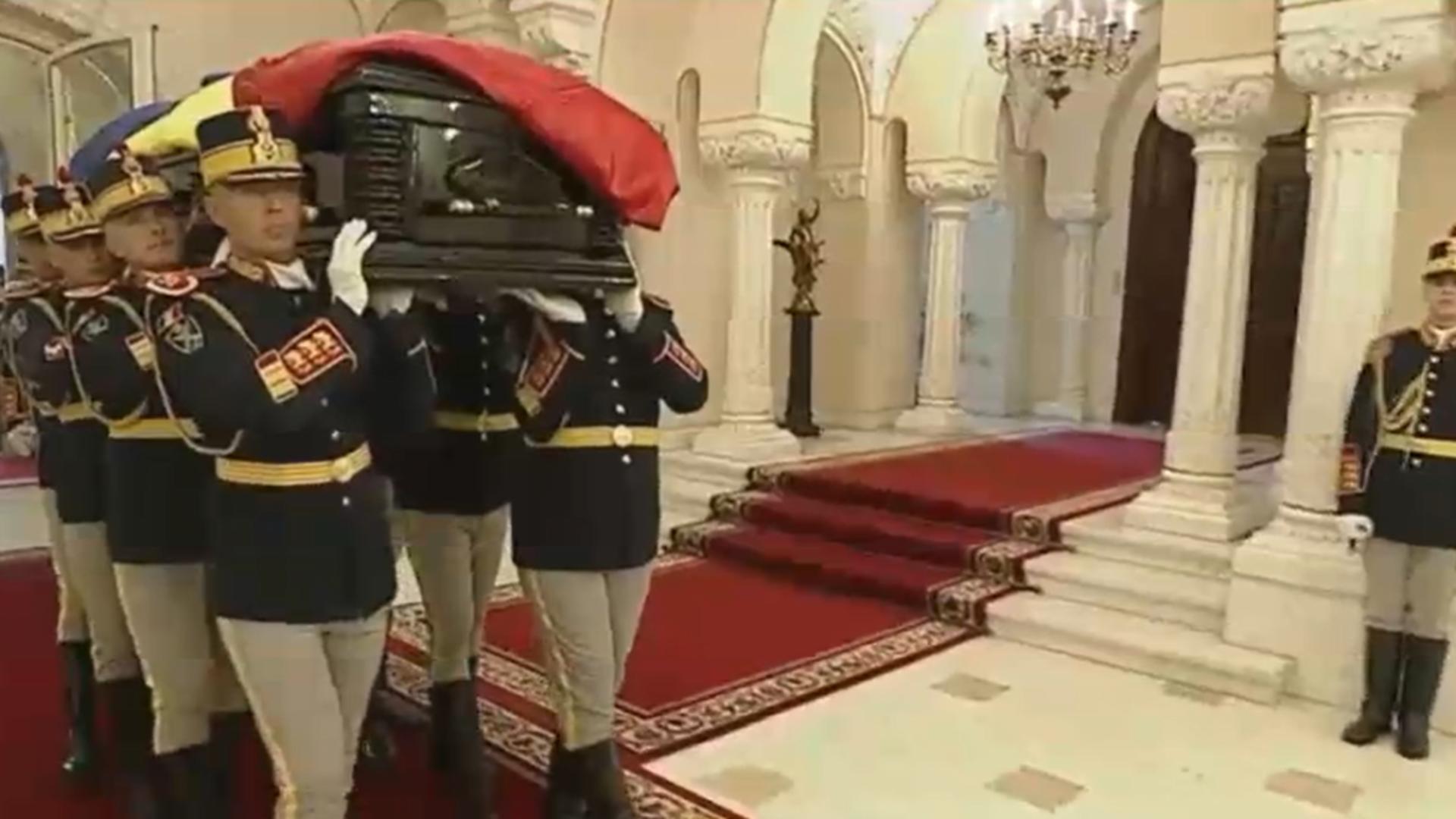 Sicriul cu trupul neînsuflețit al lui Ion Iliescu, depus la Palatul Cotroceni/ Inquam Photos