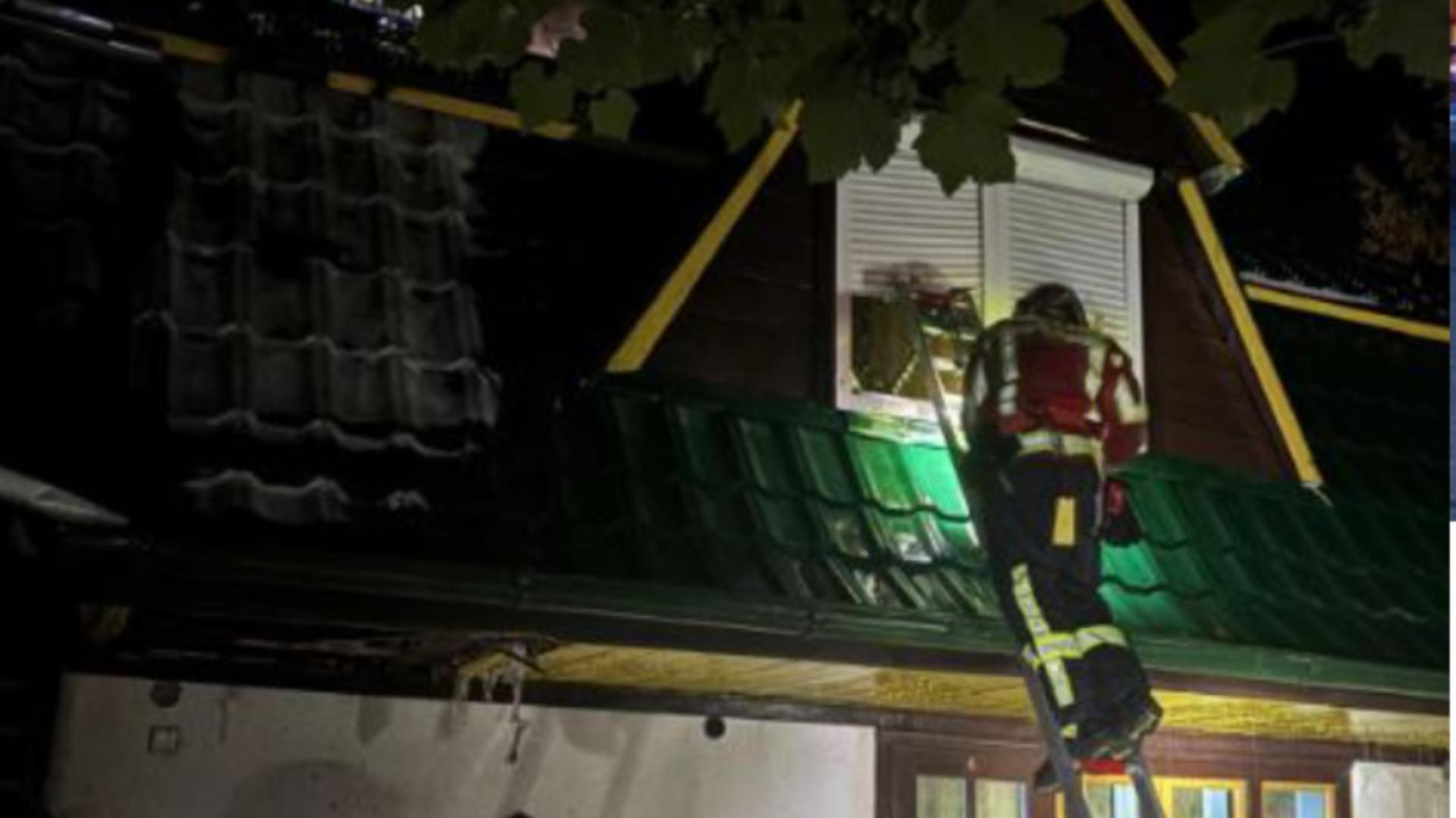  Șapte persoane, evacuate de urgență dintr-o pensiune cuprinsă de flăcări. Momente de panică în stațiunea Sovata