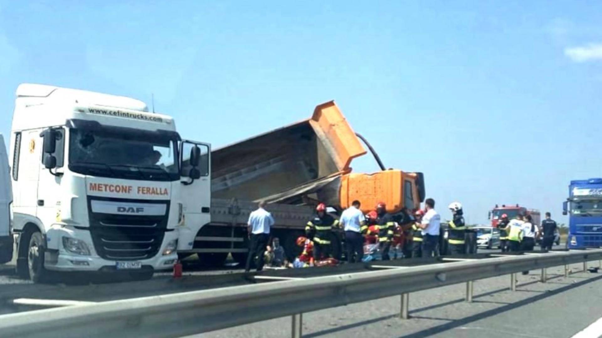 Accident în lanț, în jud. Argeș: au fost implicate două basculante, o autoutilitară şi un camion