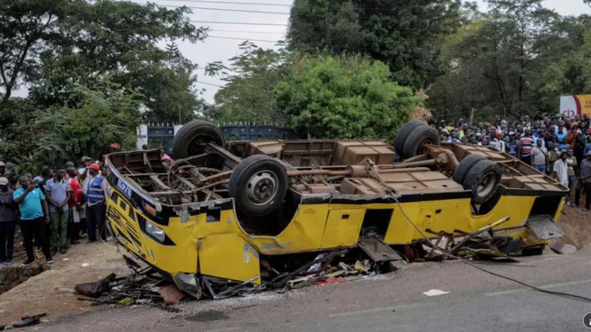 25 de persoane din aceeași familie au murit când se întorceau de la o înmormântare, într-un accident de autobuz