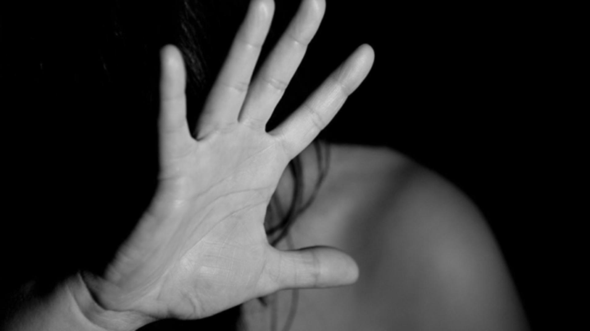 Procesul a stârnit un val de critici pentru modul în care a fost gestionat cazul în prima fază