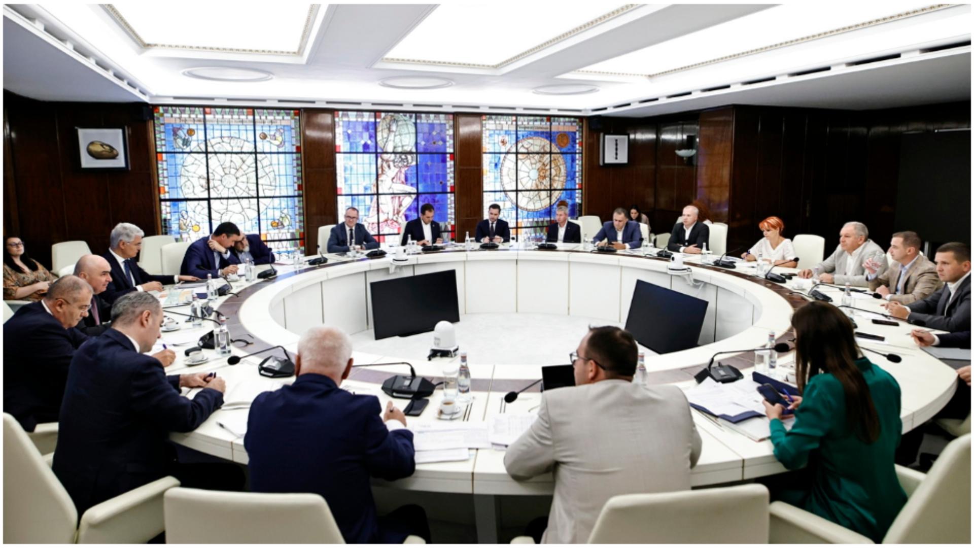 Ilie Bolojan, întâlnire cu reprezentaţii Asociaţiei Municipiilor din România