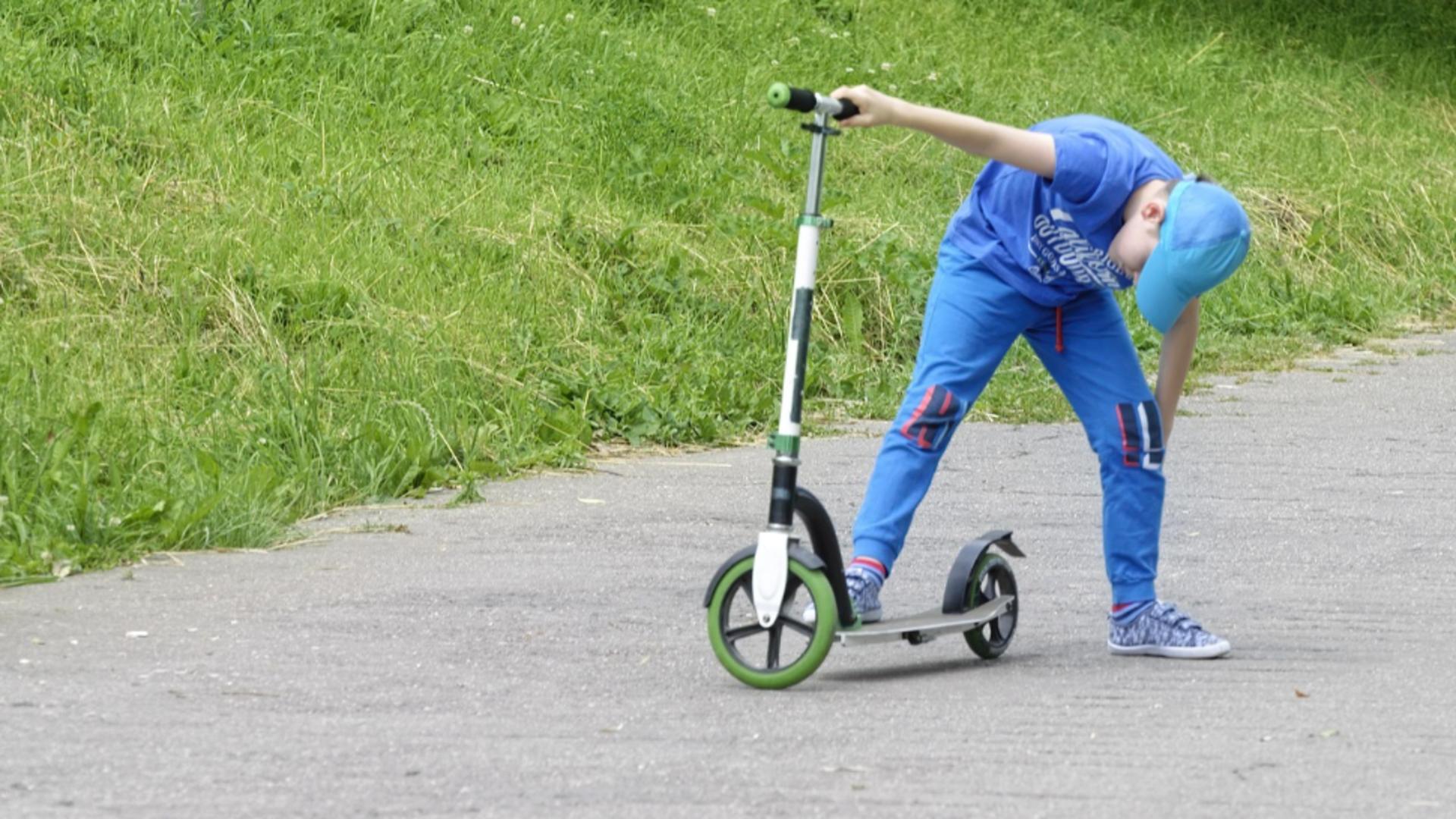  Copil de 8 ani, în stare gravă după un accident cu trotineta electrică