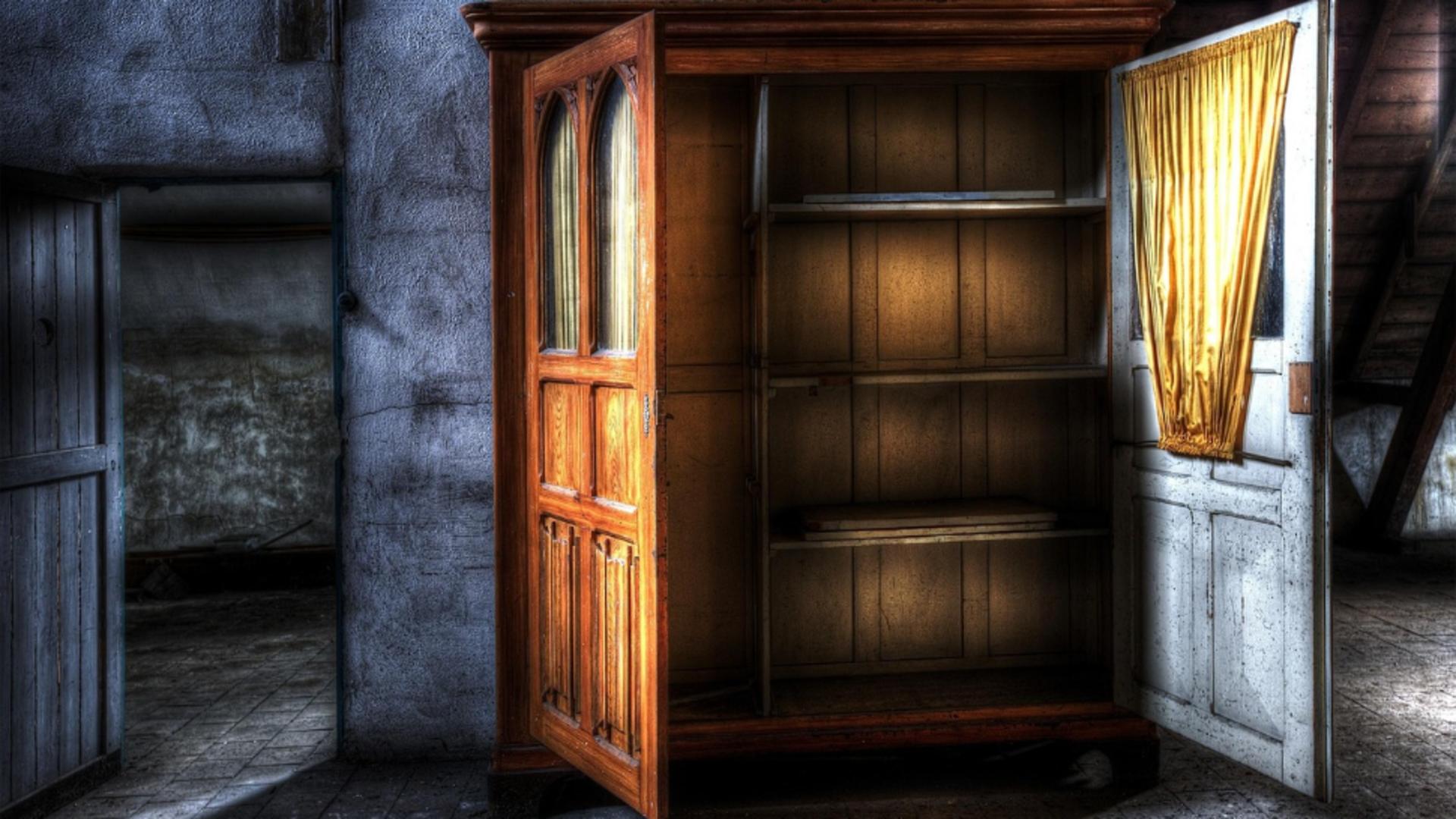 Achiziție surprinzătoare: un italian a găsit o comoară de aproape 190.000 € ascunsă într-un dulap vechi cumpărat de la second hand