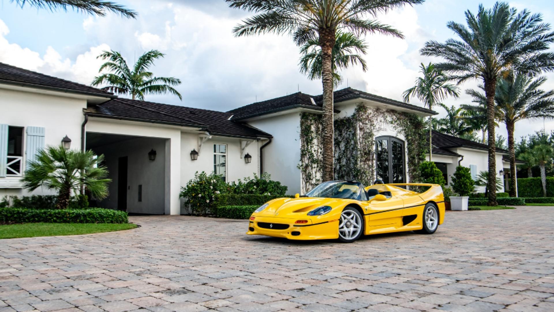 Ferrari F50 a doborât recordul, cu un preț de e vânzare de 9,245 milioane dolari. Foto/Profimedia