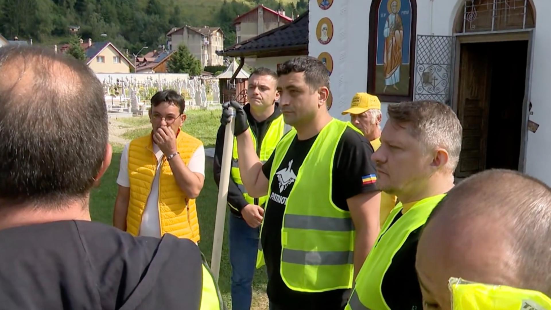 George Simion, moment de reculegere la biserica din Broșteni