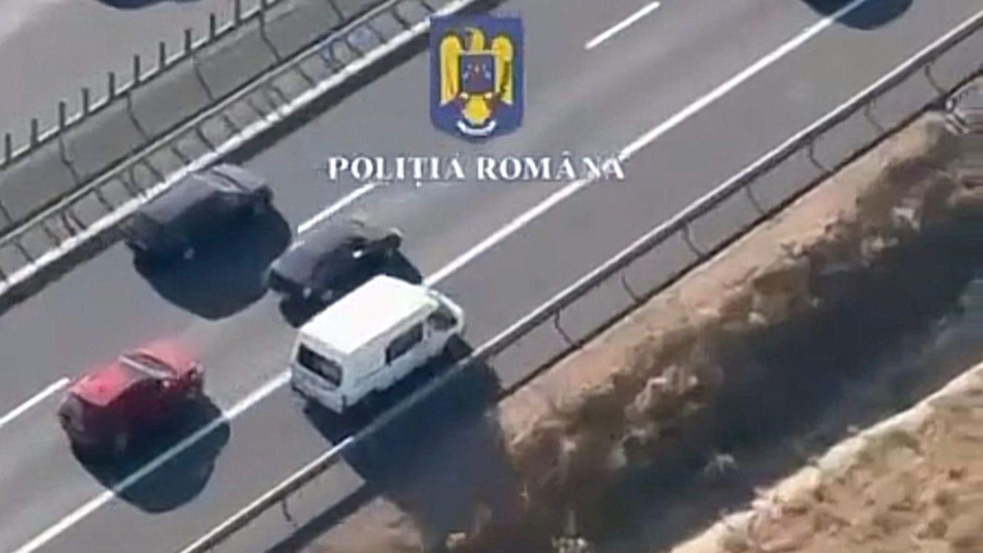 Lecție publică pentru un șofer indisciplinat: surprins pe banda de urgență, filmat din elicopter și făcut viral de Poliția Română - VIDEO