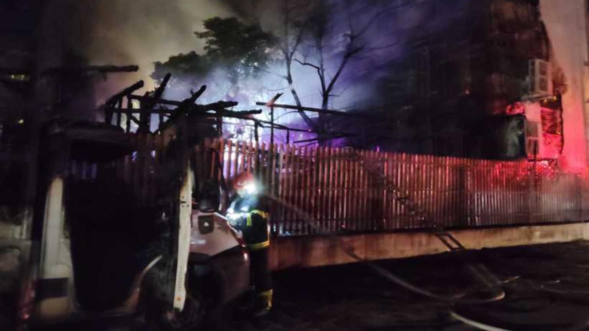 Incendiu masiv la un restaurant din Galați. 70 de persoane s-au autoevacuat