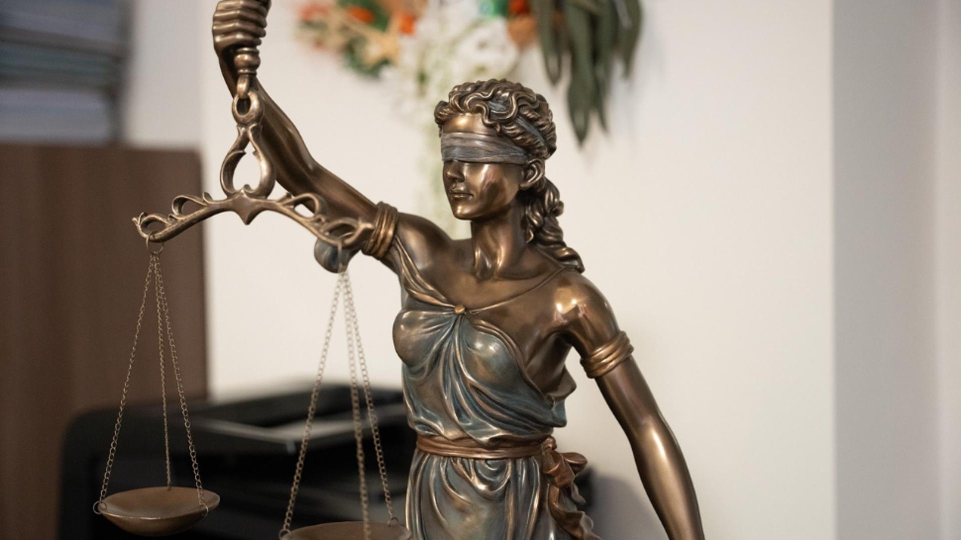 Doi administratori de firmă, cercetați pentru moartea unui muncitor angajat „la negru” într-un incendiu