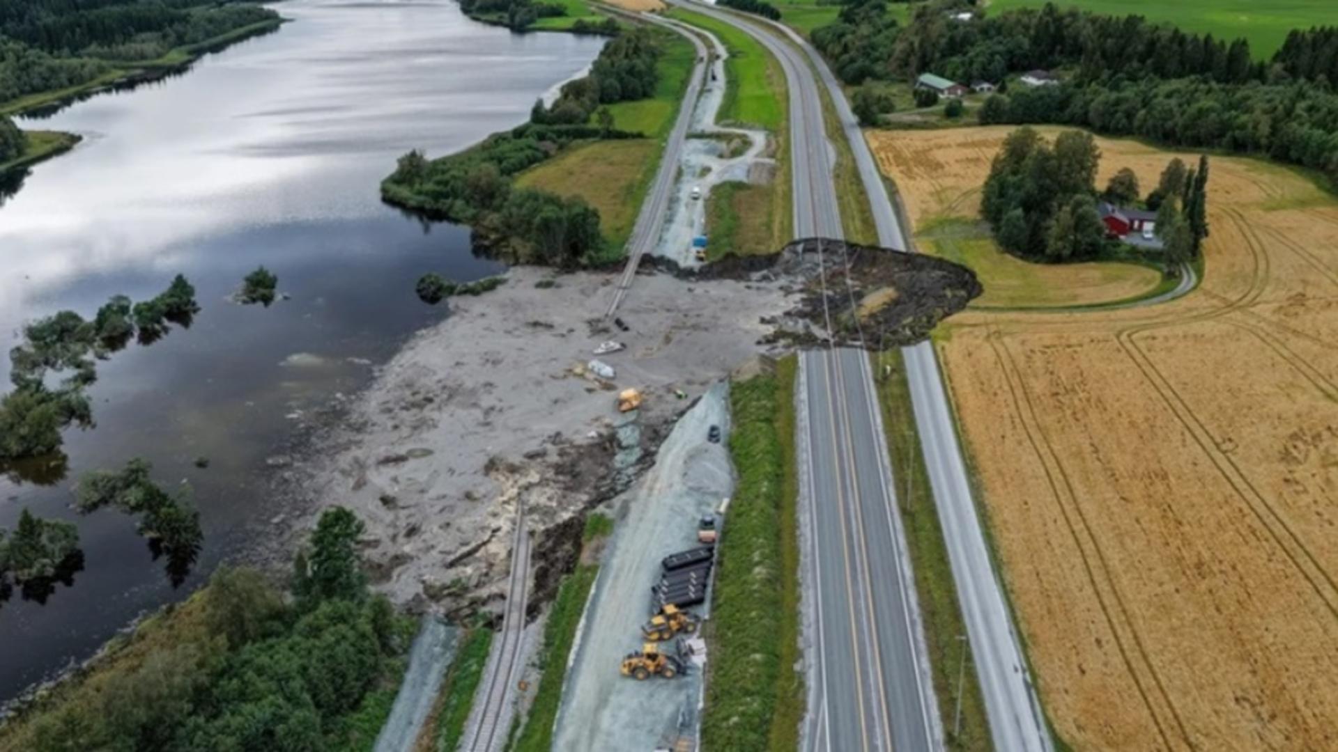 O persoană moartă într-o alunecare de teren în vestul Norvegiei: drum și cale ferată distruse