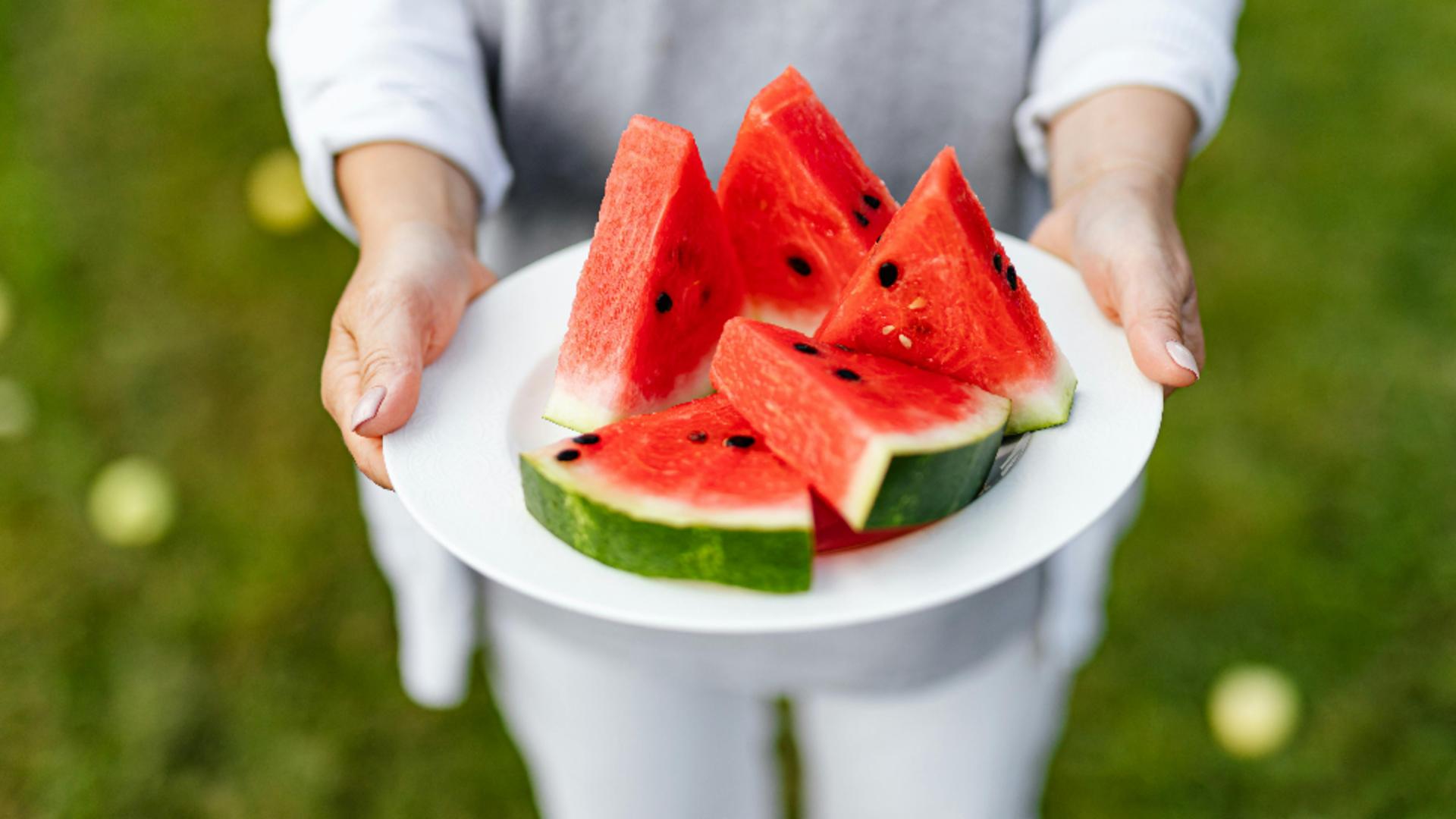  Cât de sănătoasă este combinația dintre pepene verde și brânză? Ce spune nutriționistul Carmen Brumă?