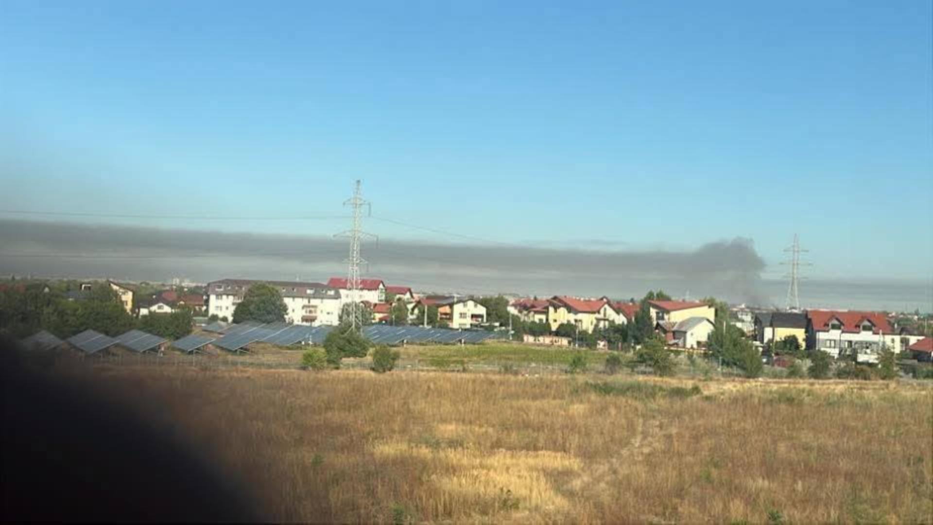 Poluare masivă în București din cauza incendiului de la „Dragonul Roșu”. Foto/IGSU