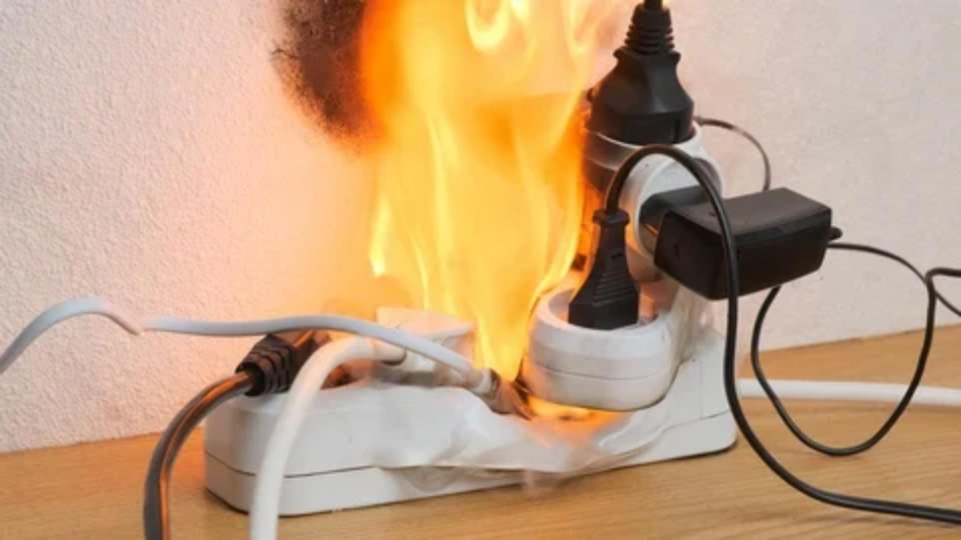 Unde nu trebuie să instalezi niciodată prelungitorul, ca să nu ai parte de incendii