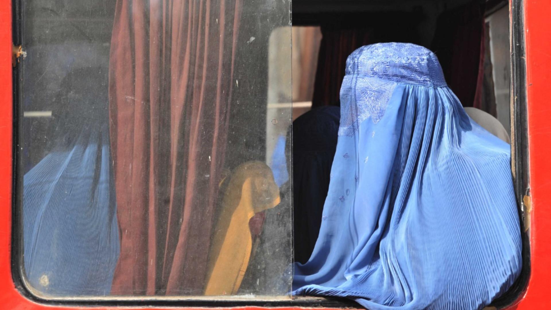 Cel puţin 50 de morţi, într-un accident rutier produs în vestul Afgansitanului / Foto: Profi Media