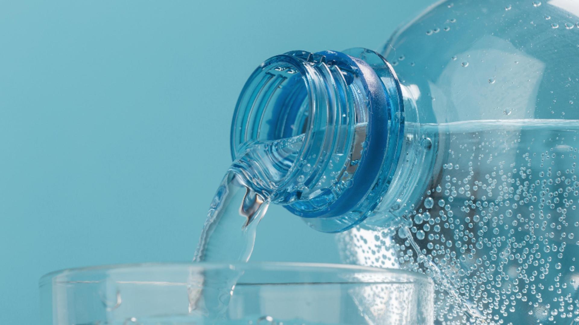 Apa minerală, ideală la dietă! Explicația privind beneficiile uimitoare/ Profimedia