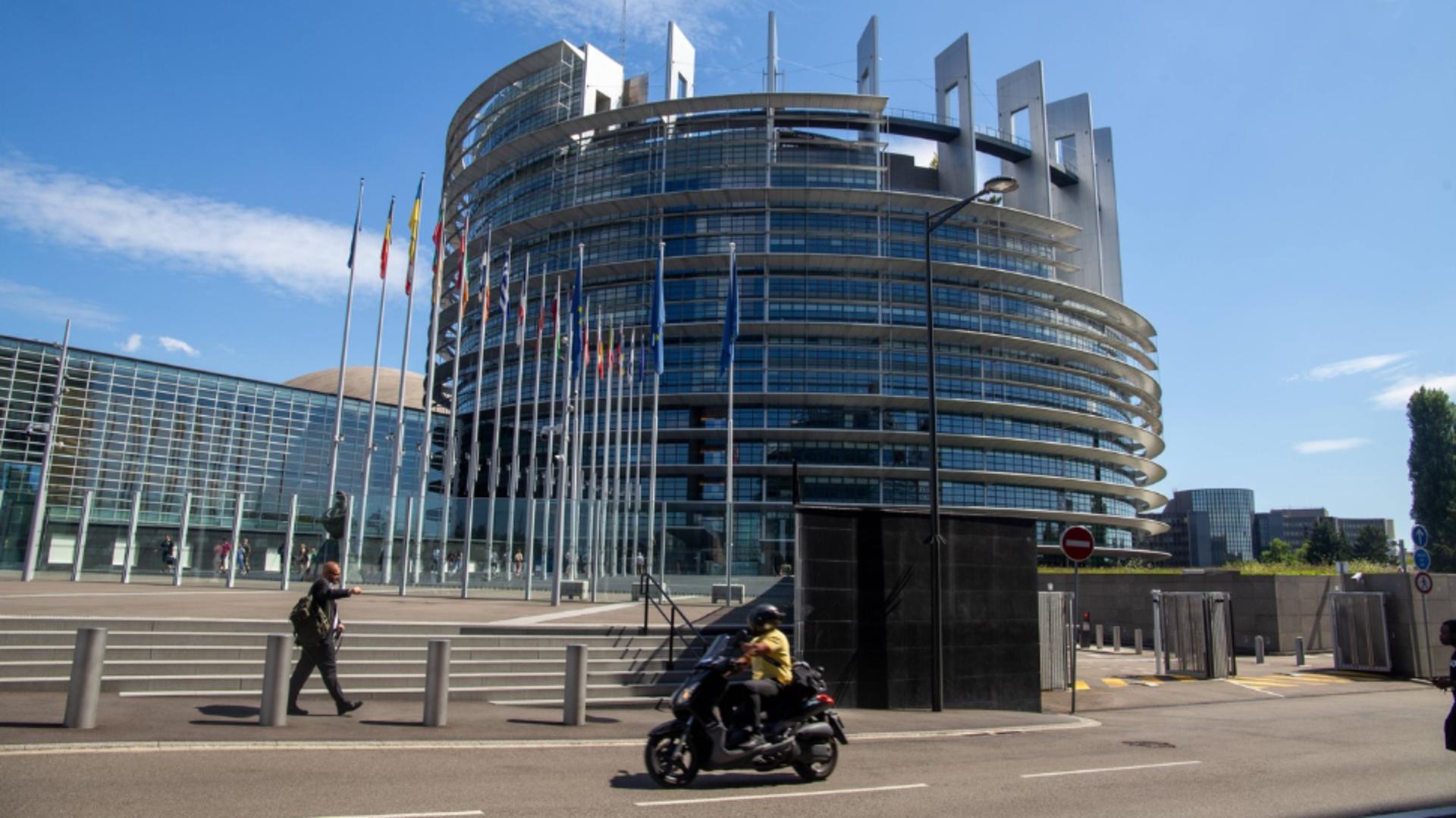 Instituțiile UE au ajuns să se certe între ele. Parlamentul European dă în judecată Consiliul UE