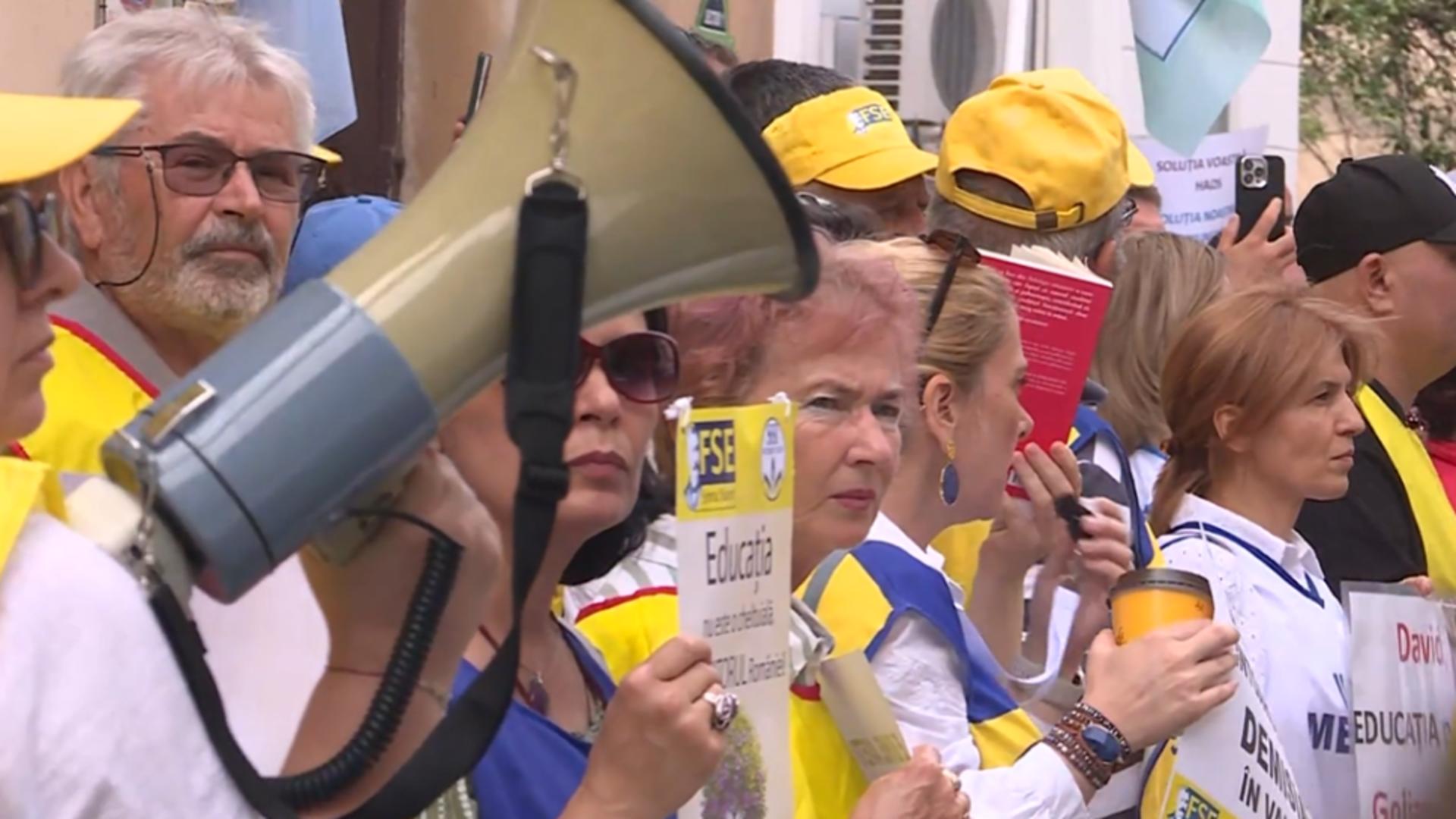 Întâlnire fără rezultat cu premierul Bolojan. Sindicaliștii din Educație: Anul școlar ar putea începe cu boicot și proteste/ Arhivă foto