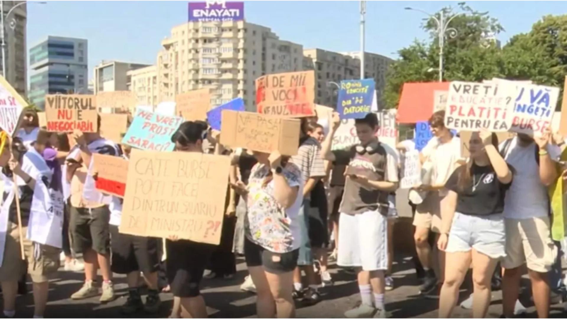 Protestele studenților continuă. FOTO: Captură Realitatea PLUS