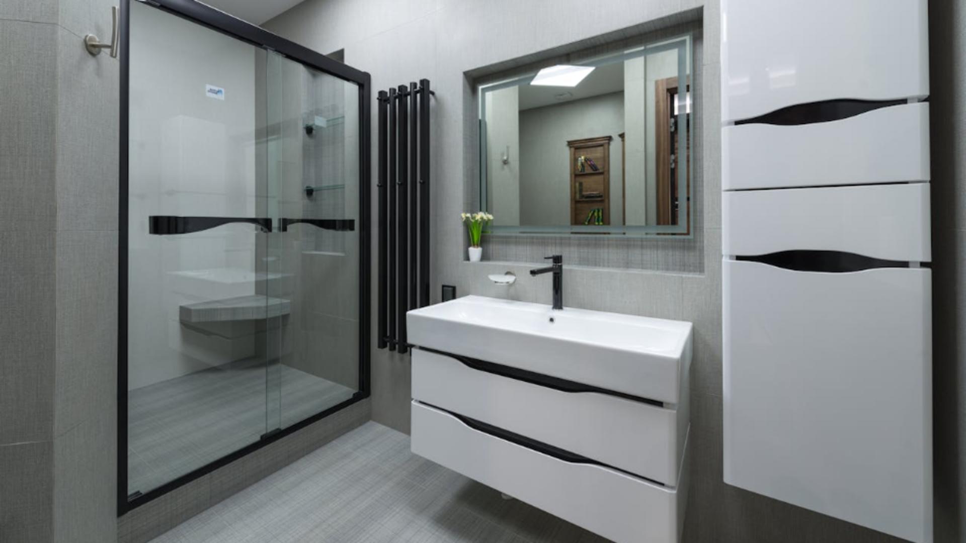 Modalități de fixare esențiale pentru baie – cum alegi chiuveta și accesoriile