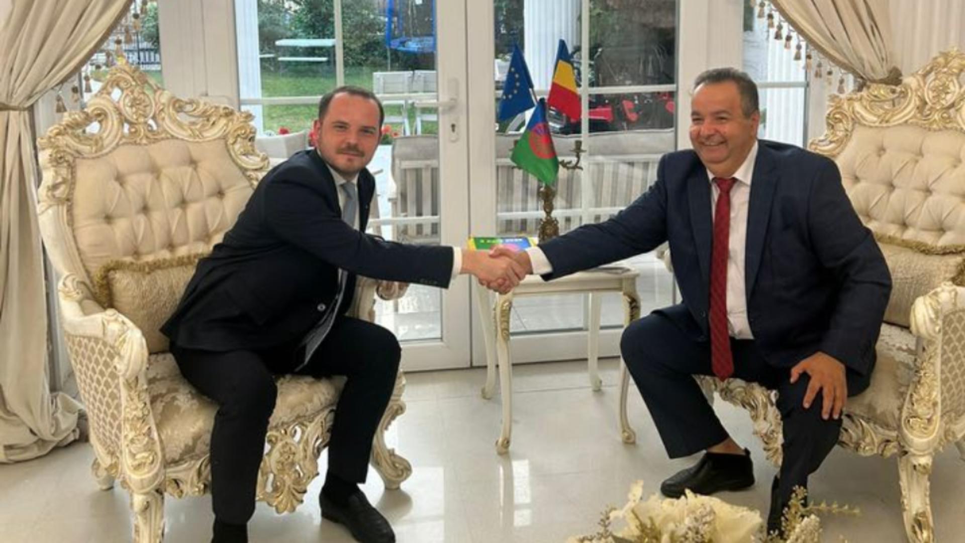 Sănătatea a ajuns la palat. Ministrul Rogobete, în vizită la Regele Cioabă