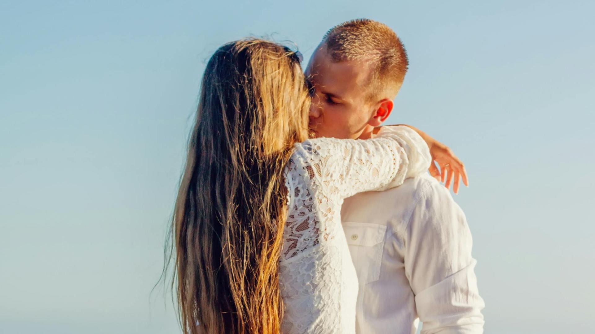 Beneficiile surprinzatoare ale sărutului. Sigur nu știai asta!