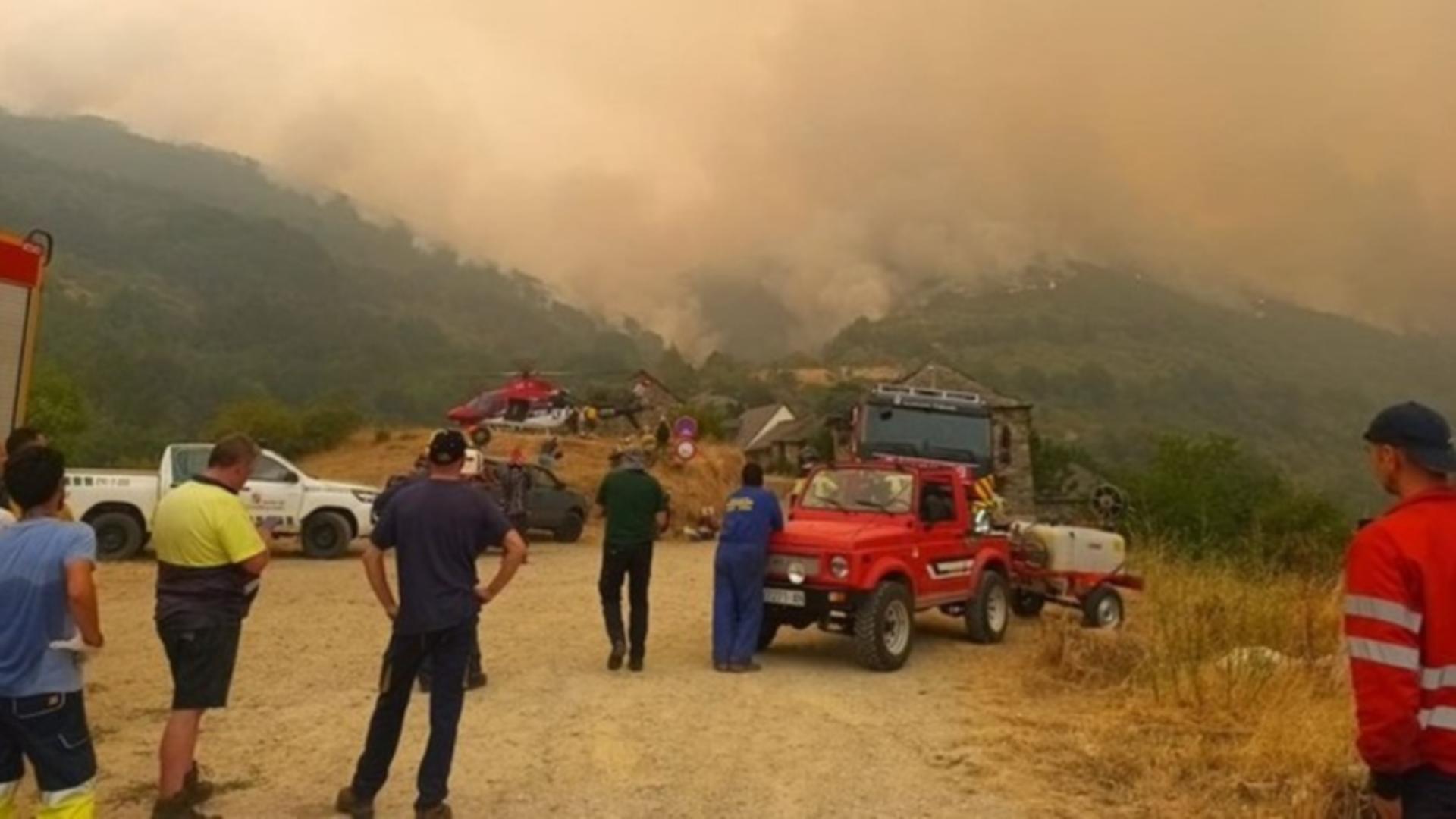 Incendii cumplite în Spania: un pompier și-a pierdut viața după răsturnarea unei cisterne în timpul unei intervenții