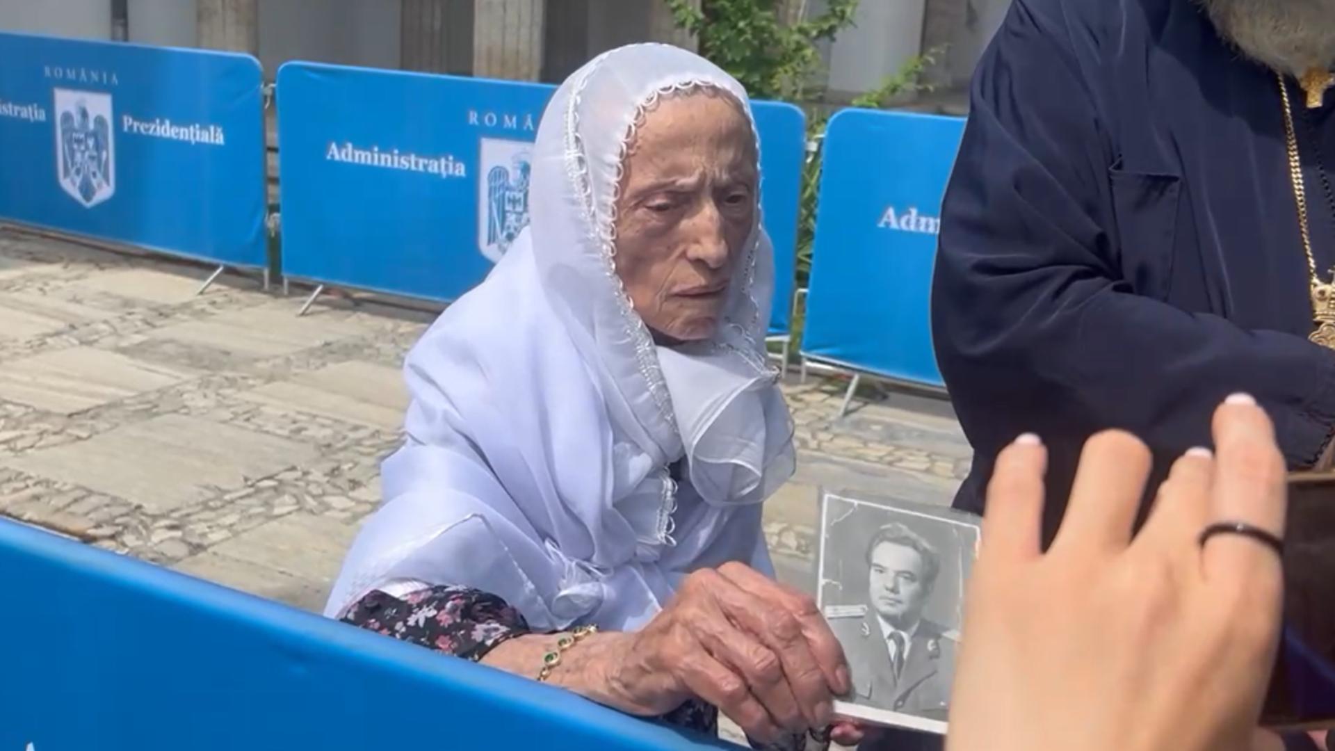 Momente emotionante la căpătâiul lui Ion Iliescu. Familia fostului președinte a ajuns la Cotroceni