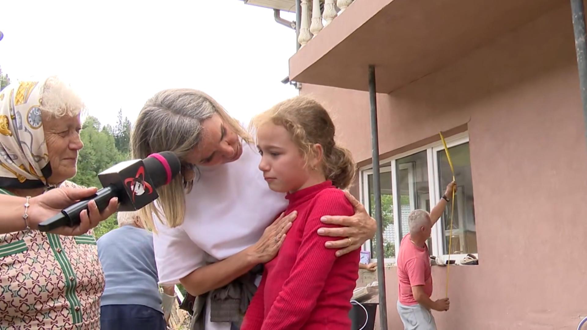 Cristela Georgescu, în mijlocul sinistraților de la inundații. Mesaj de suflet pentru copiii de la Broșteni - VIDEO