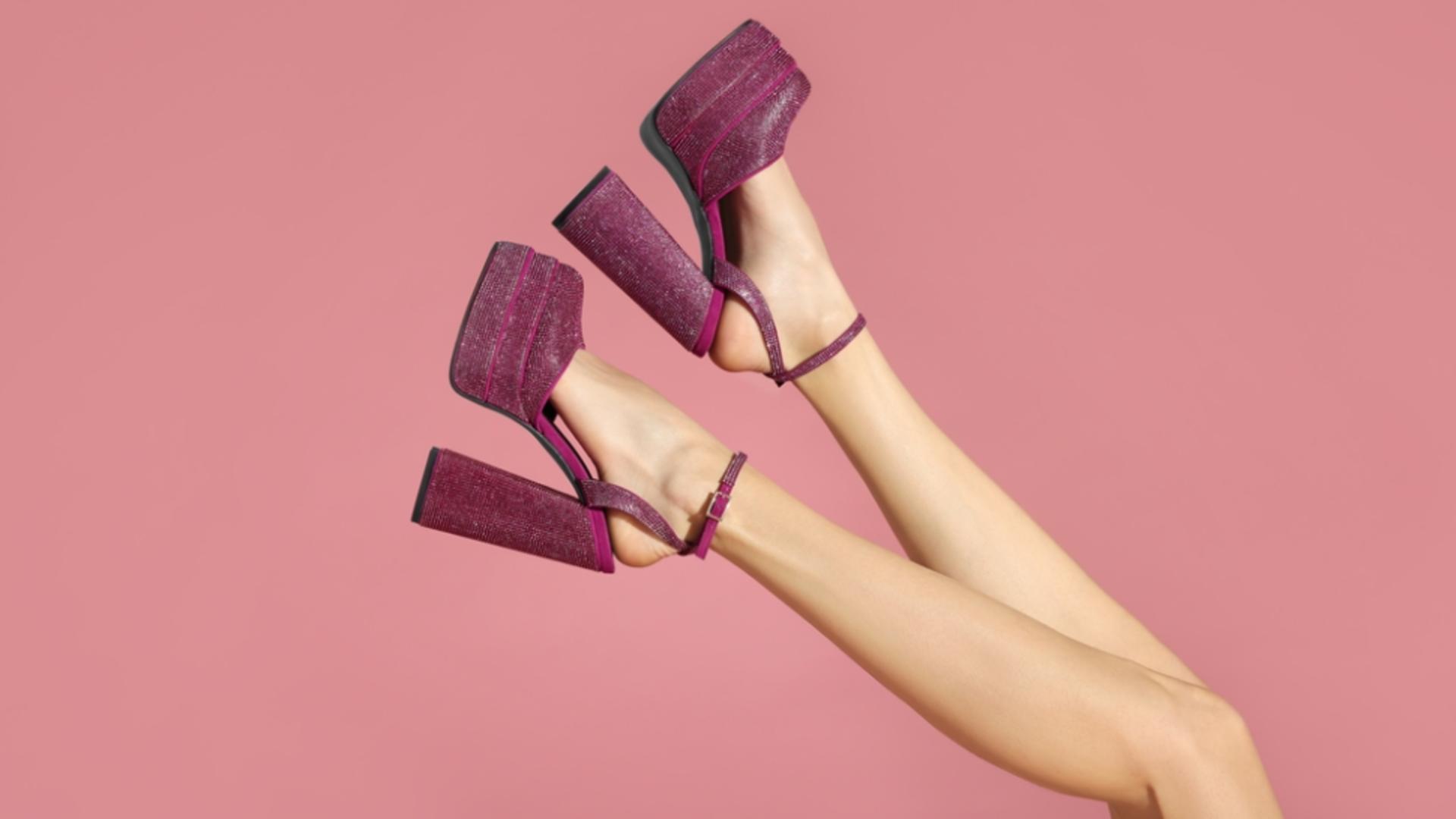 Pantofi stiletto vs. pantofi cu platformă: Care ți se potrivește?