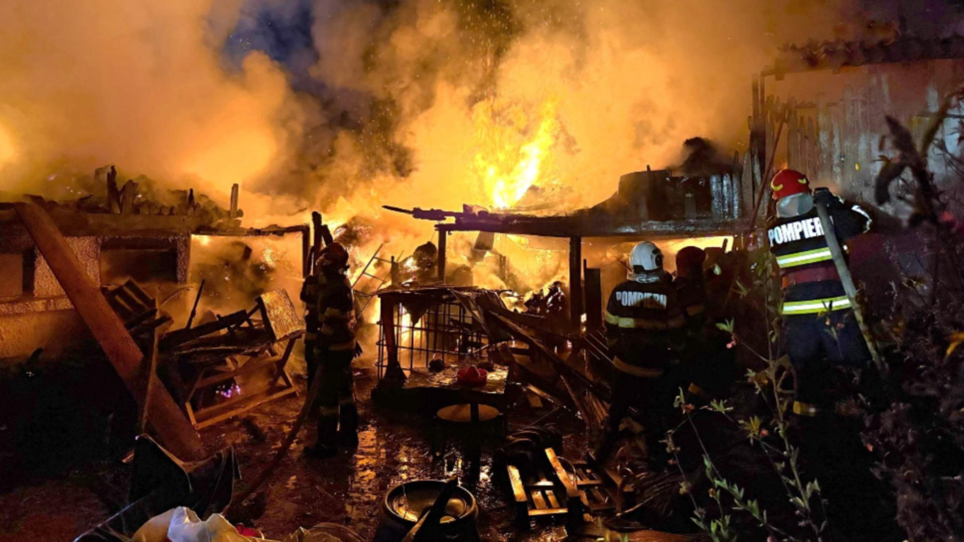 Incendiu de proporții într-o locuință din județul Botoșani. FOTO: Arhivă