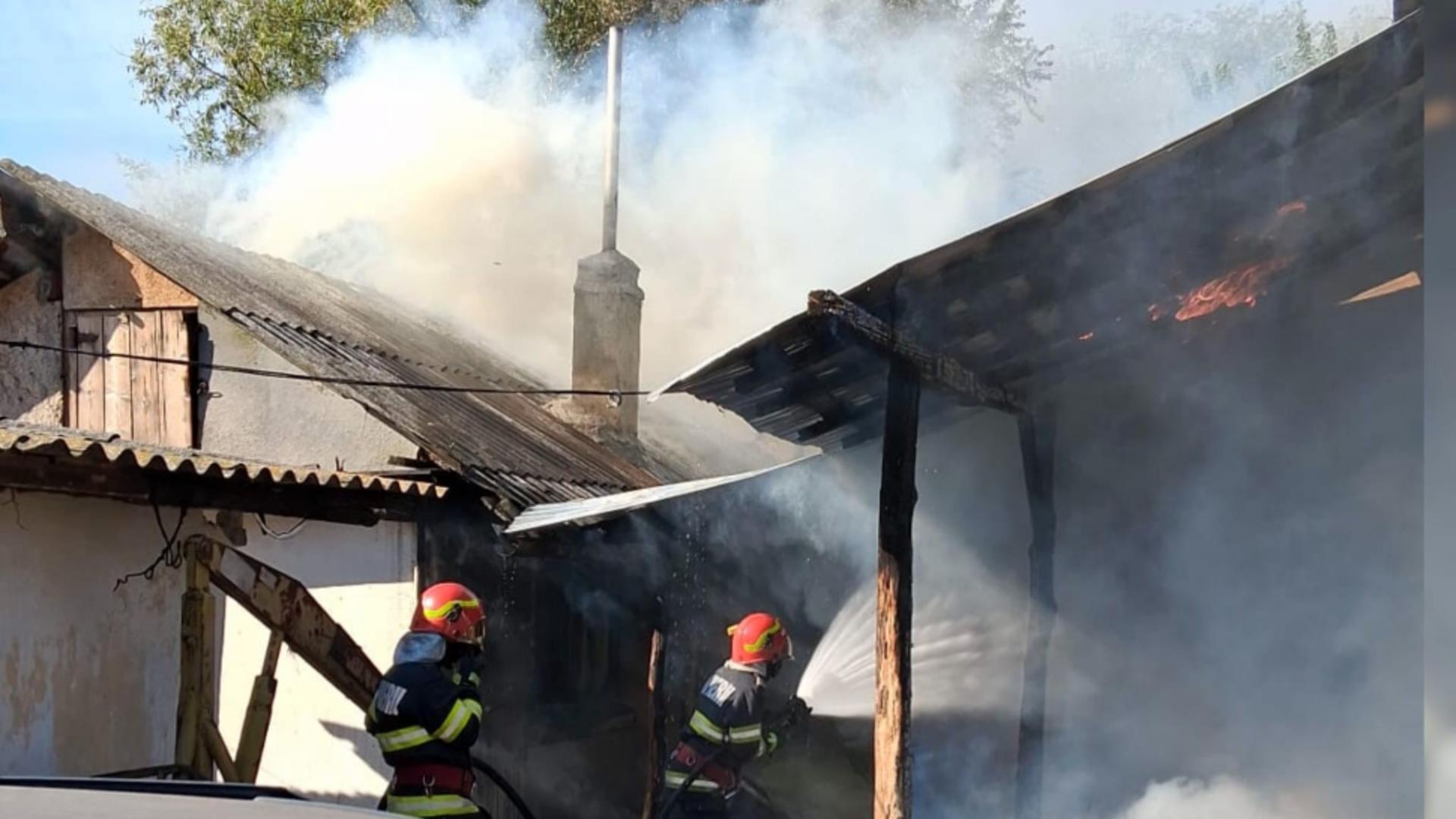 Incendiu puternic la Giurgiu: 7 butelii scoase din flăcări, risc uriaș de explozie