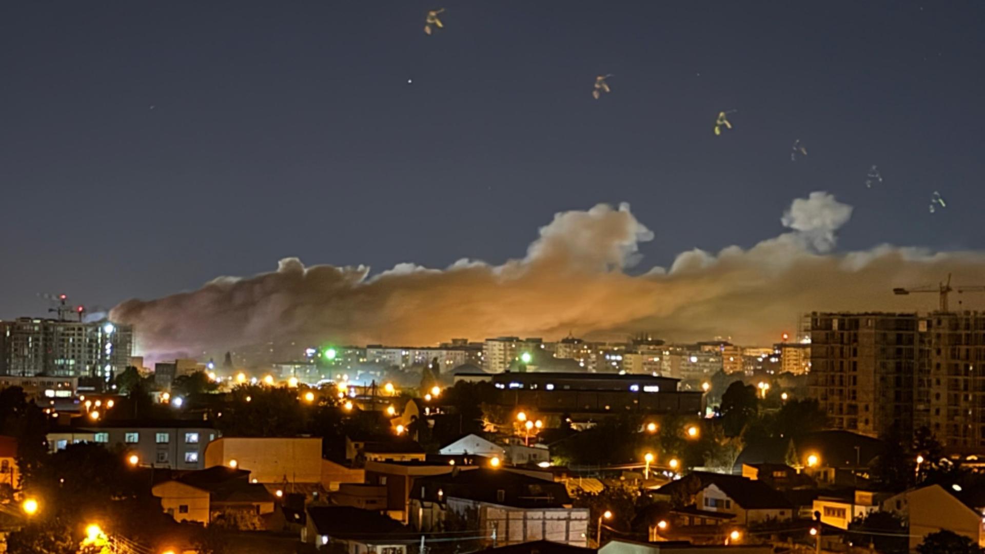 Incendiu masiv în Sectorul 2; întreg Bucureștiul a fost afectat. Au fost emise numeroase mesaje RO-Alert, iar anumite zone au fost acoperite de fum dens și foarte toxic – Agenția Mediului