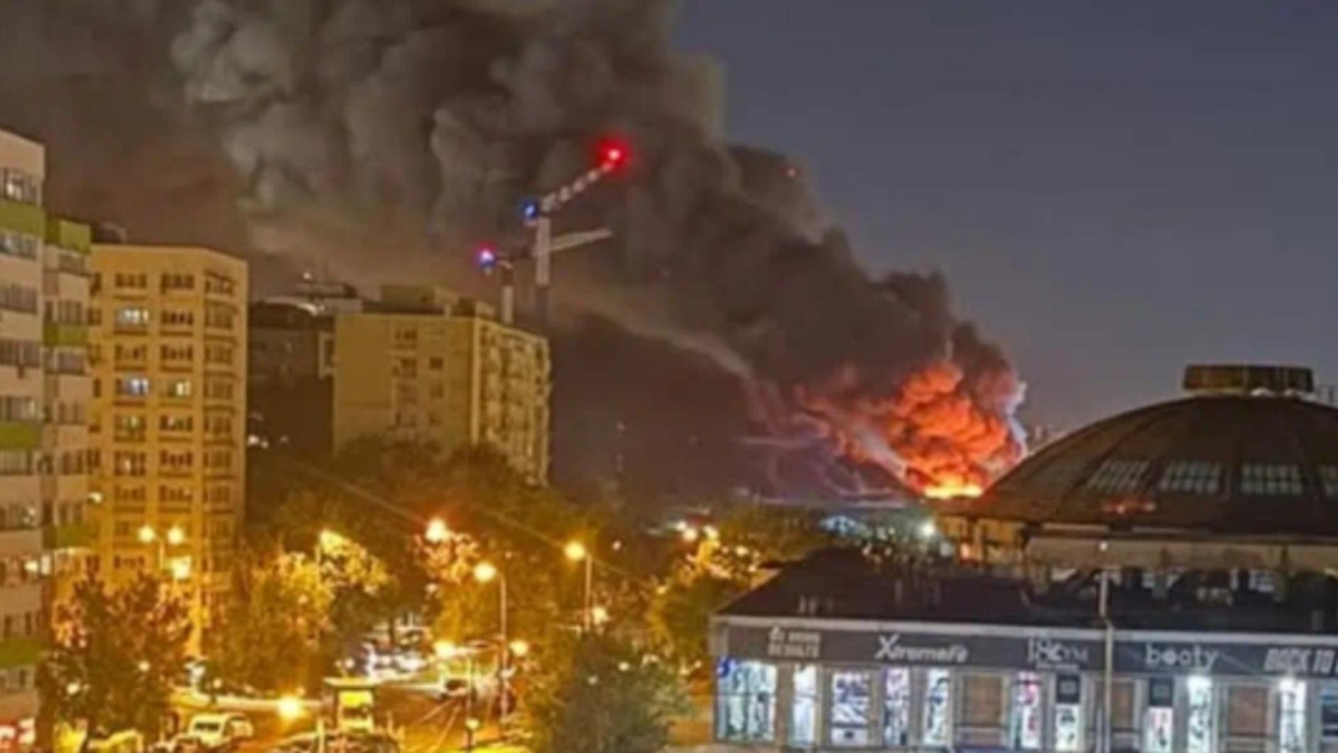 Incendiu masiv în Sectorul 2; întreg Bucureștiul a fost afectat. Au fost emise numeroase mesaje RO-Alert, iar anumite zone au fost acoperite de fum dens și foarte toxic – Agenția Mediului