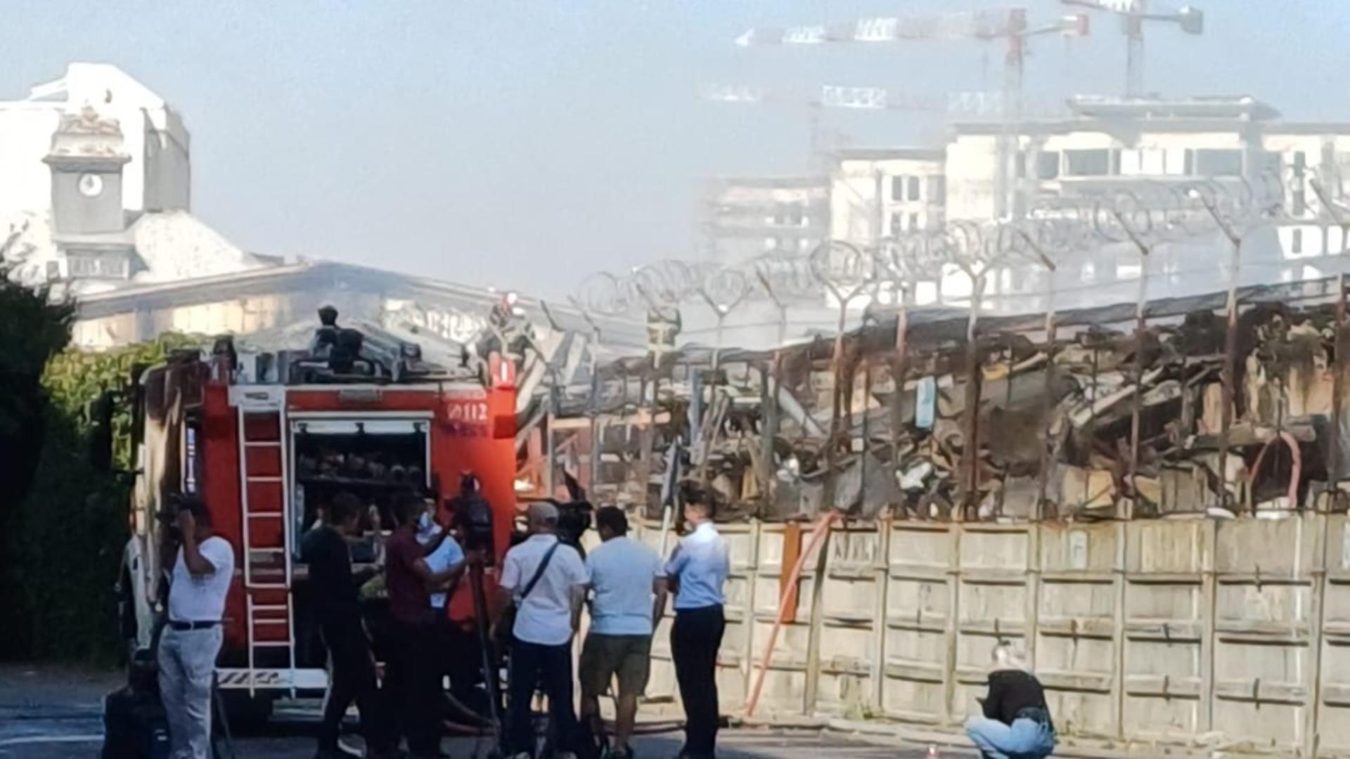 Fumul de după incendiul devastator din Sectorul 2 continuă să afecteze zona