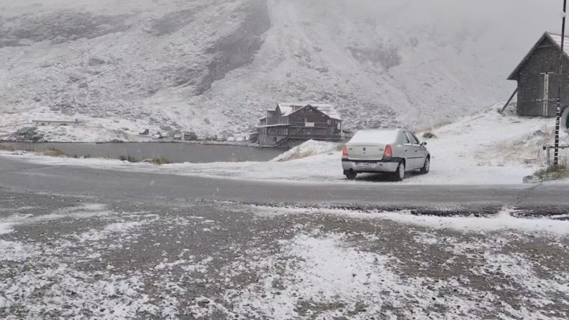Imagini de poveste pe șoselele montane: prima ninsoare din sezon pe Transfăgărășan, Transalpina și Pasul Prislop