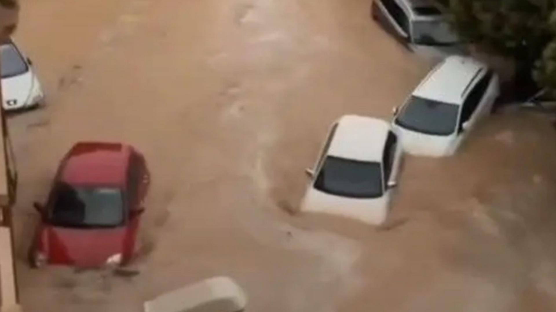 Vreme catastrofală în Spania! Cod roșu de ploi și inundații: școlile din Valencia, închise preventiv