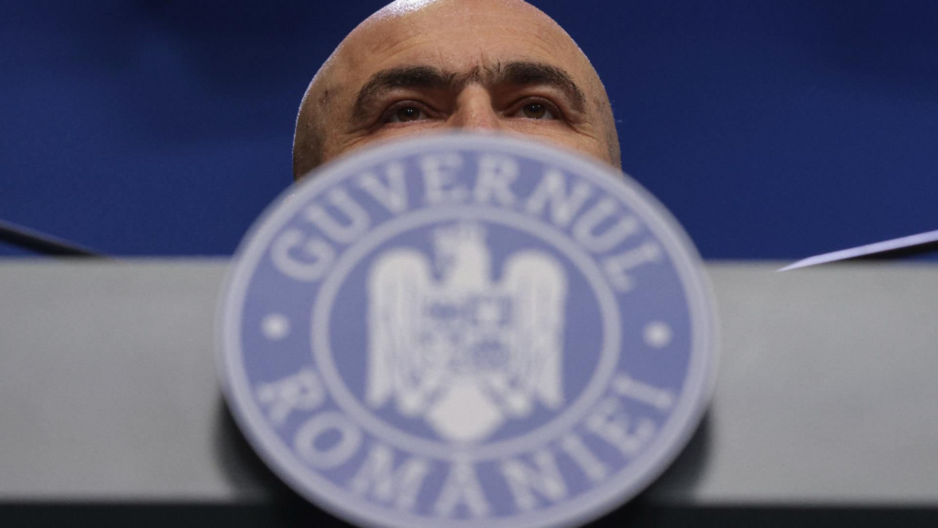 Reziștii dau cărțile pe față