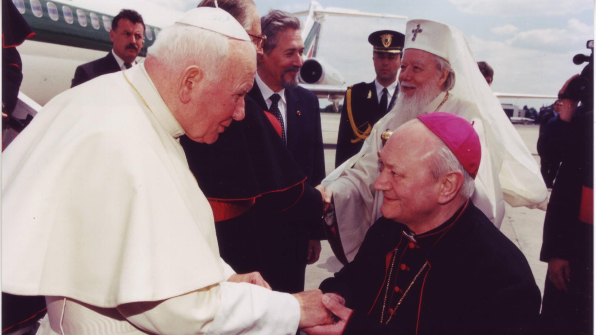 Cardinalul Mureșan, alături de Papa Ioan Paul al II-lea, Patriarhul Teoctist și Emil Constantinescu (1999)