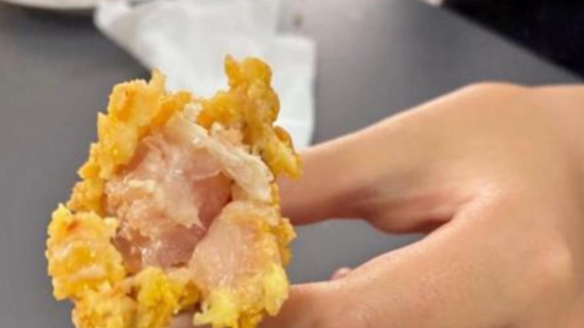 Carne crudă servită elevilor la cantina unui liceu din Oradea: zeci de părinți, revoltați. Reacția conducerii: „A fost un incident izolat”/ Bihoreanul