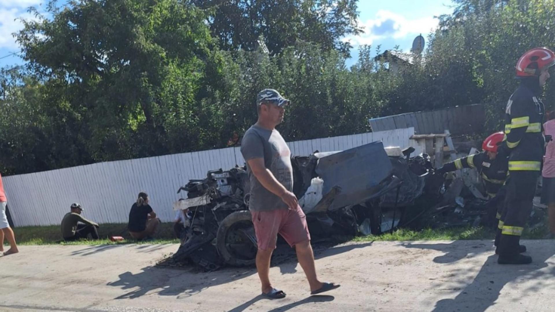 Accident spectaculos în județul Iași. Un tânăr a zburat de pe șosea cu un bolid, la viteza peste 150 km/oră - FOTO