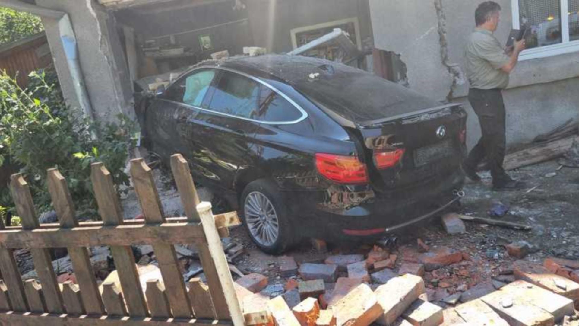 Accident demn de cascadorii râsului în Caraș-Severin. FOTO: News.ro