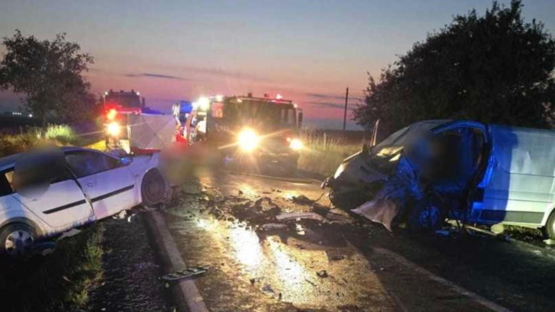 Accident înfiorător, în jud. Bihor: 3 morți, după un impact violent cu o dubiță