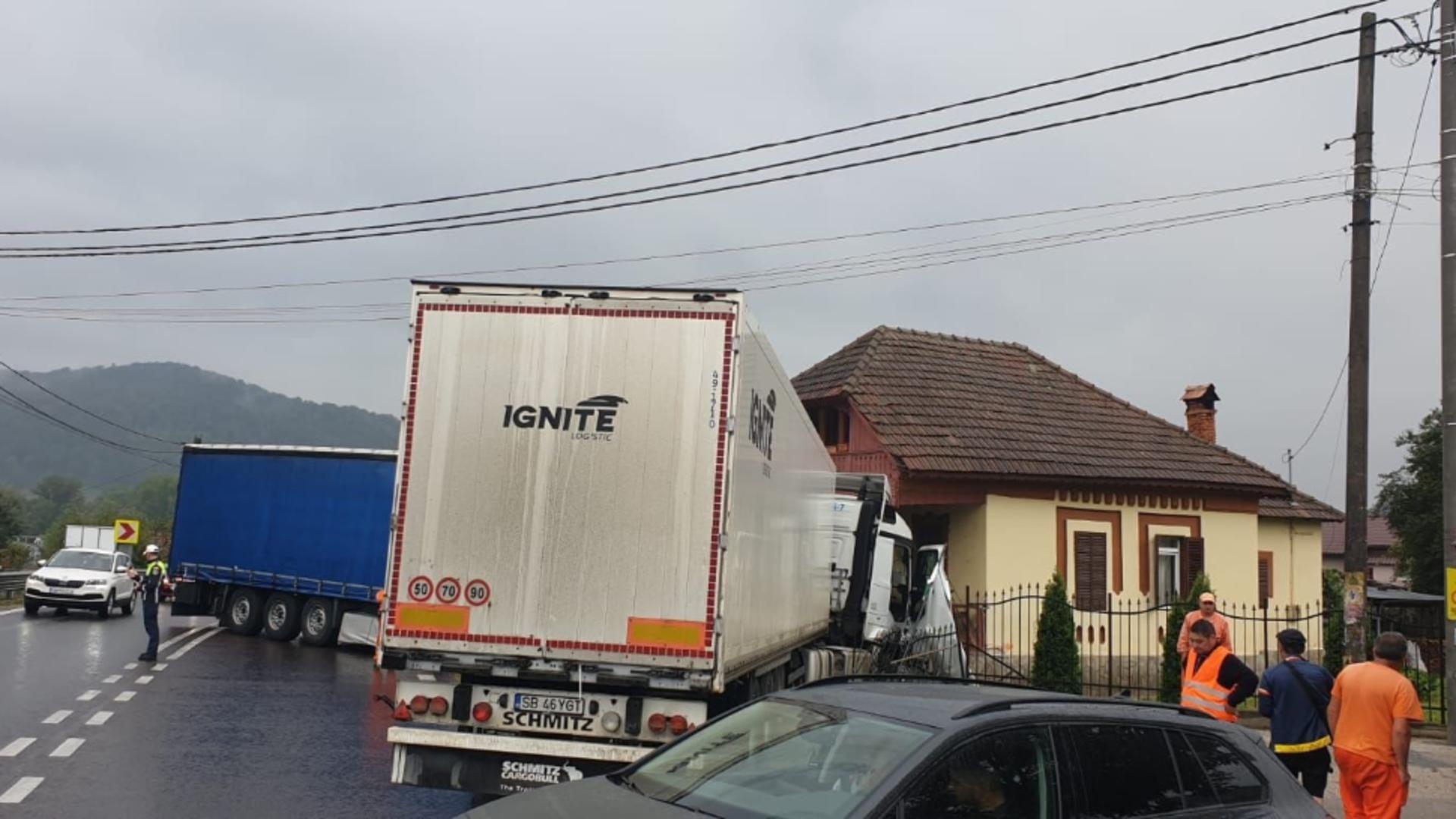 circulația va putea fi reluată în condiții normale în aproximativ trei ore. Foto/DRDP Craiova