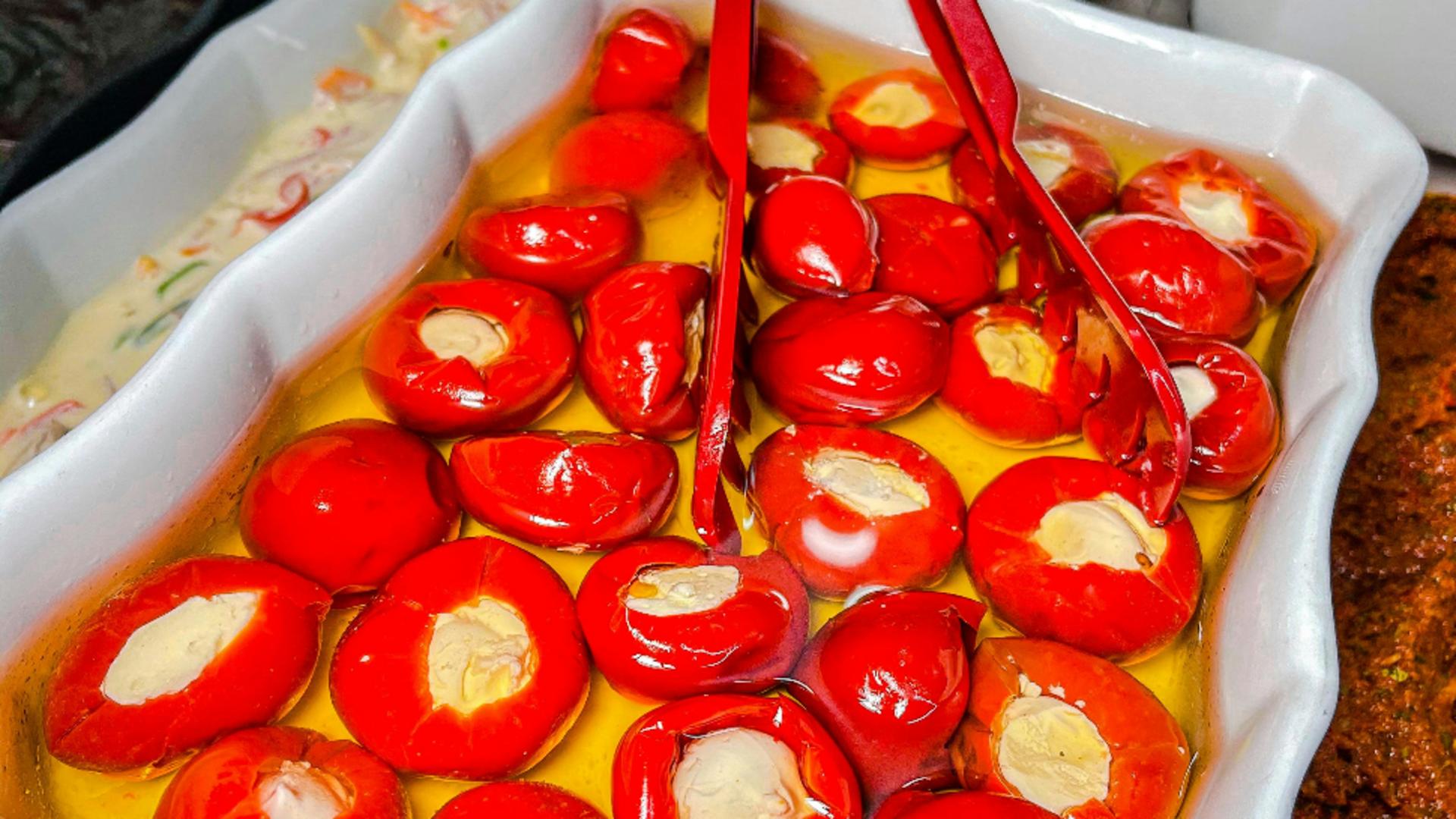 Ardei umpluți cu brânză la borcan pentru iarnă. Aperitivul de care nu te mai saturi