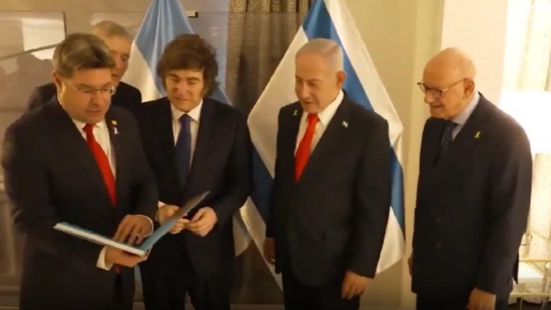 Argentina se clatină din nou pe marginea prăpastiei financiare! Pesoul s-a prăbușit, rezervele valutare sunt epuizate, iar președintele cere sprijinul Statelor Unite pentru a evita un nou faliment. 