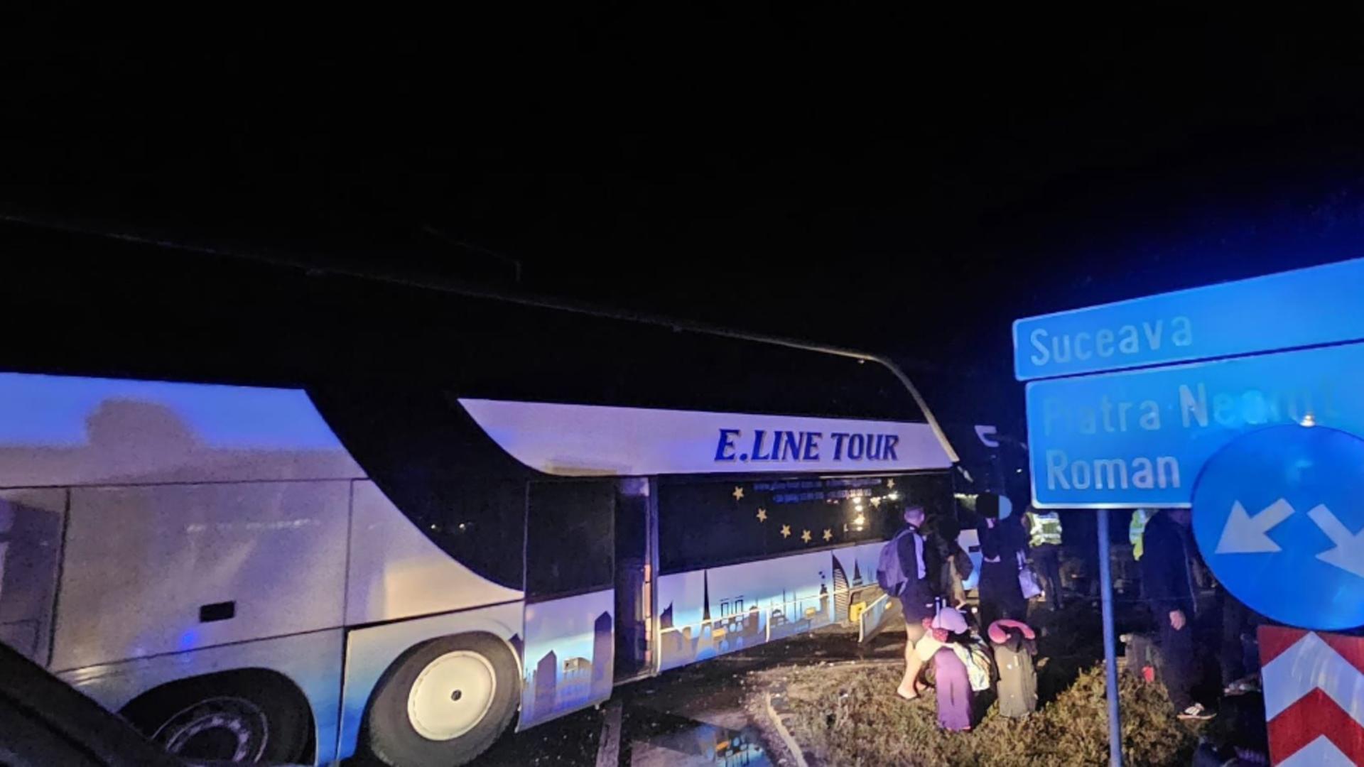 În urma accidentului rutier, au rezultat 5 victime conștiente. Patru adulți si un minor.